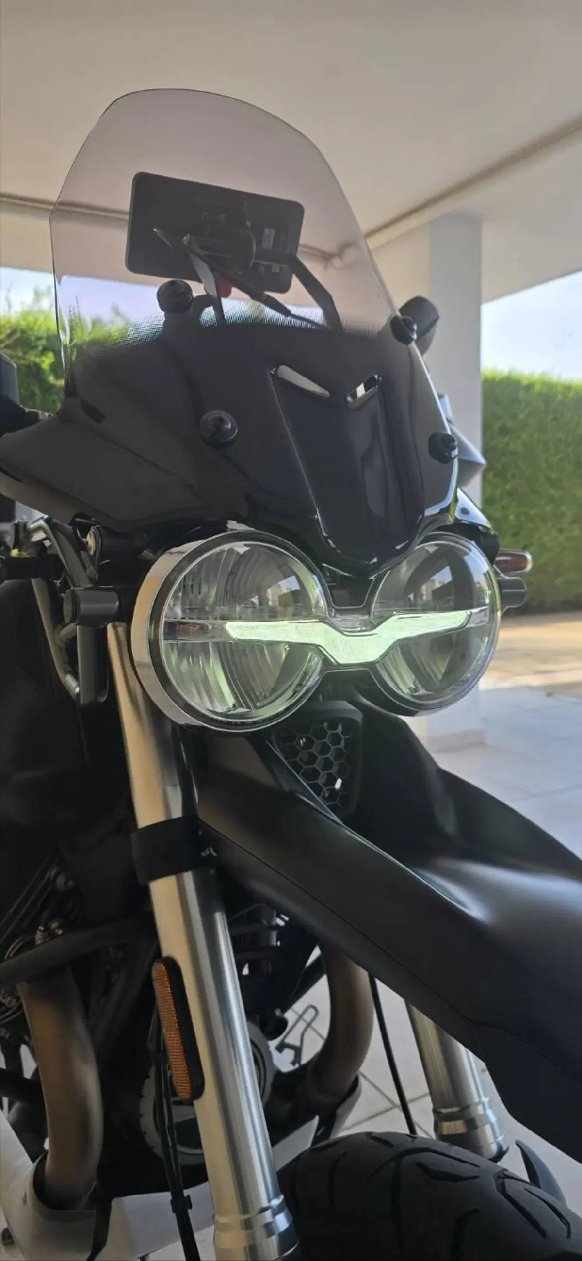 Moto Guzzi V85 TT (2021 - 23) (9)