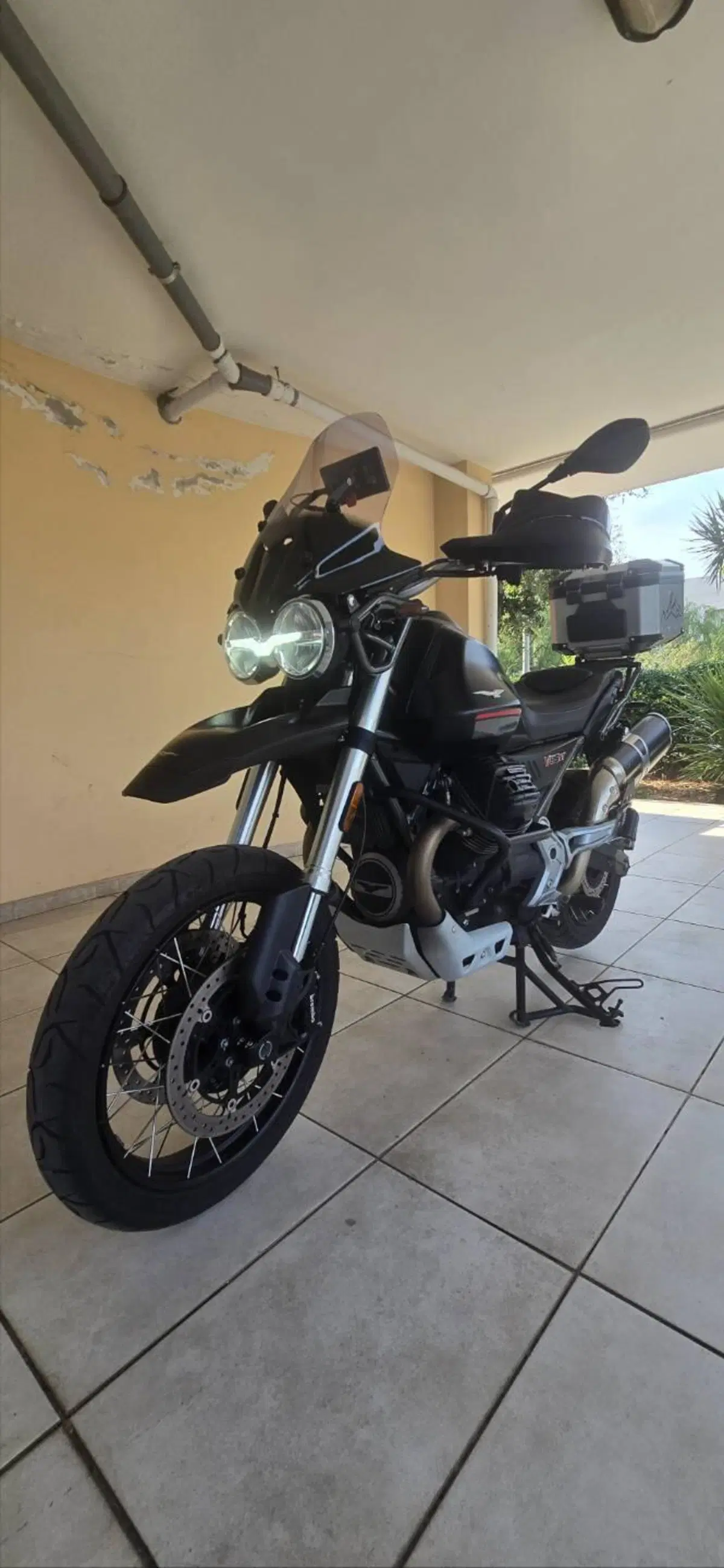 Moto Guzzi V85 TT (2021 - 23) (11)