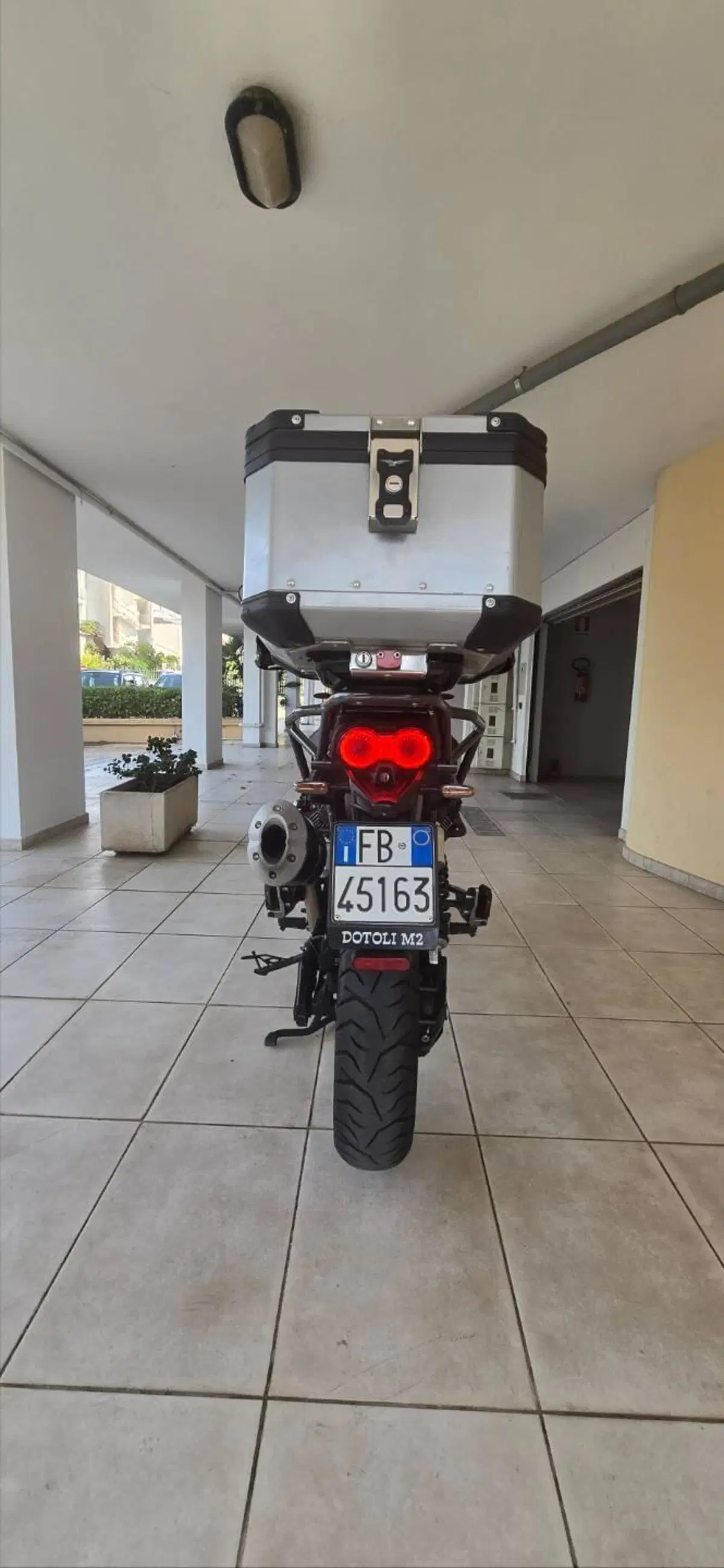 Moto Guzzi V85 TT (2021 - 23) (12)