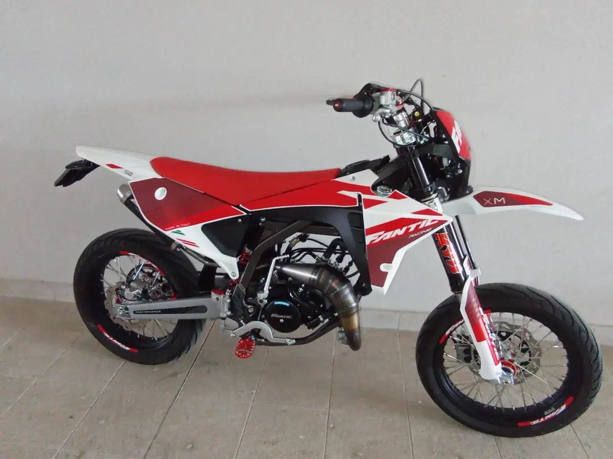 Fantic Motor Motard 50 Performance 2t (2020) (2)