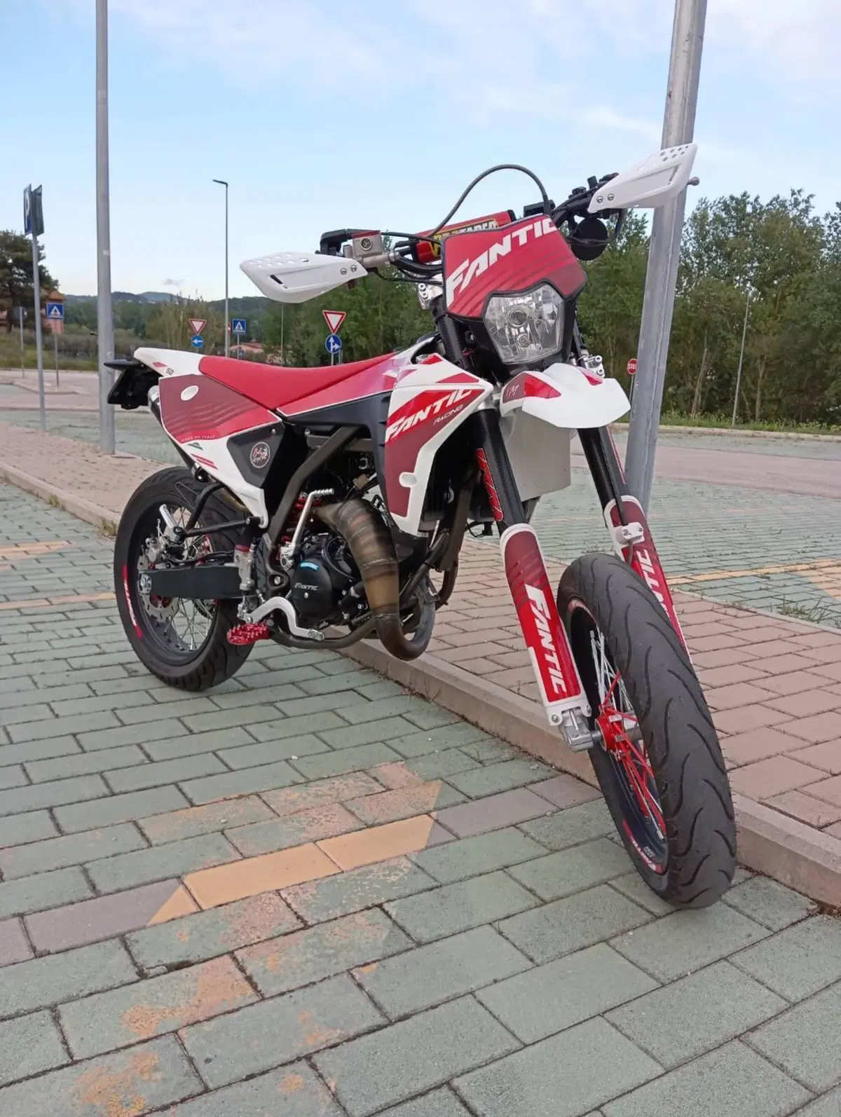 Fantic Motor Motard 50 Performance 2t (2020) (4)