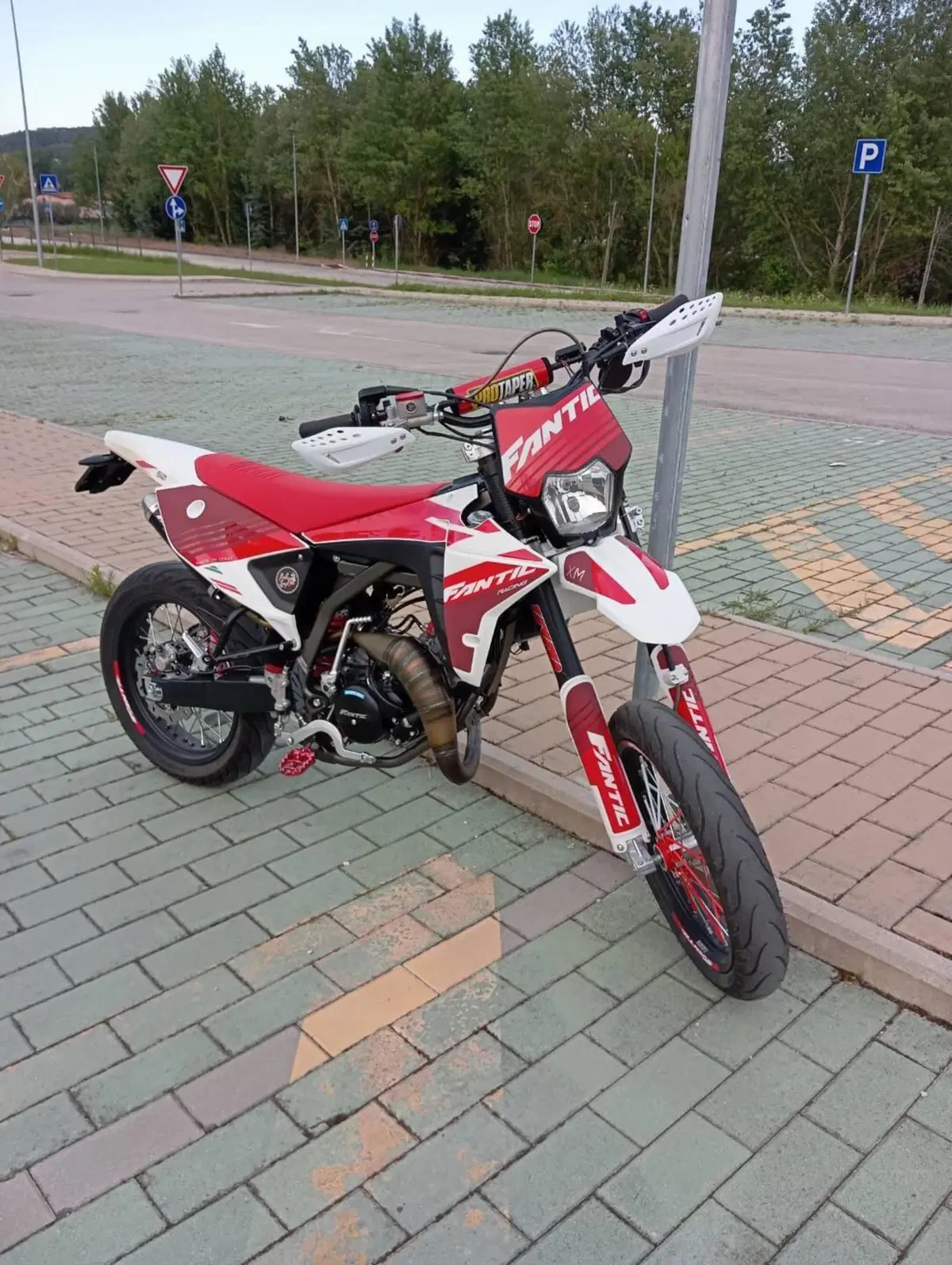 Fantic Motor Motard 50 Performance 2t (2020) (7)