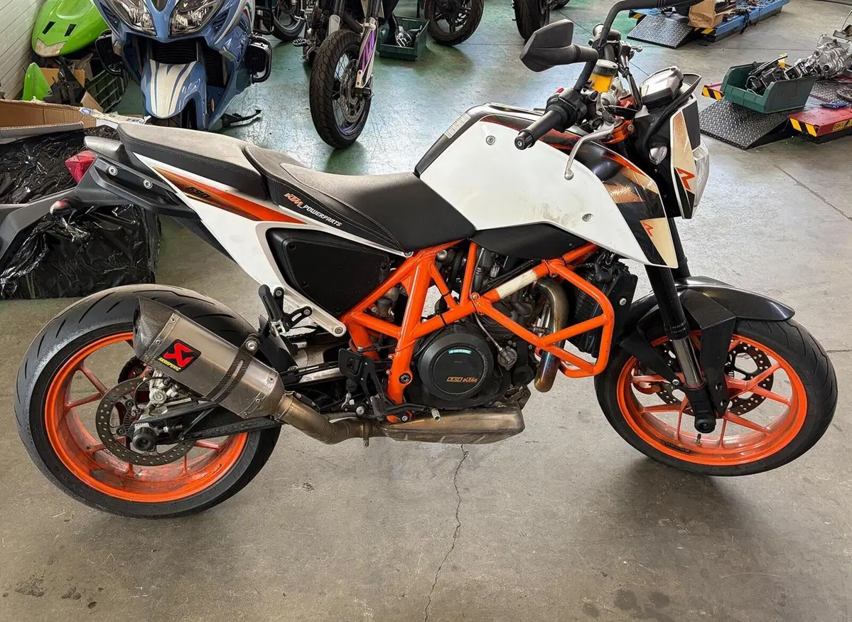 KTM 690 Duke R (2010 - 15)