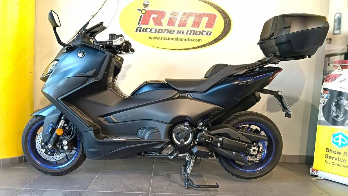 Yamaha T-Max 560 (2022 - 24) (4)