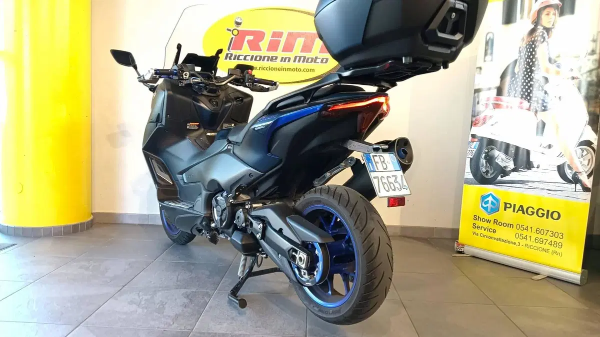 Yamaha T-Max 560 (2022 - 24) (5)