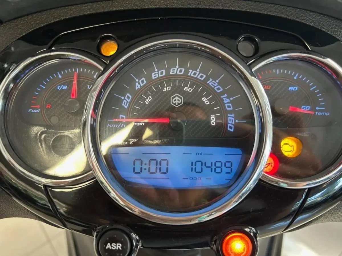 Piaggio Beverly 300 i.e. ABS-ASR (2016 - 20) (6)
