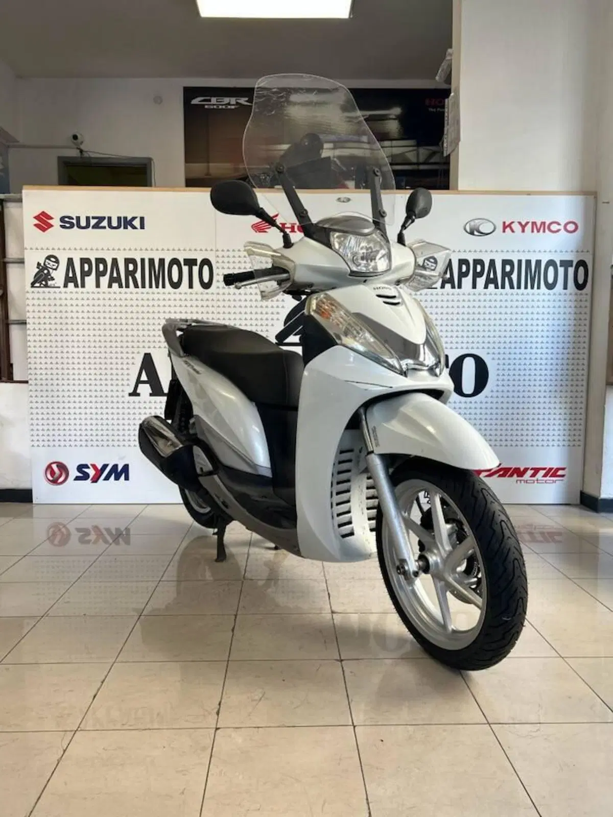 Honda SH 300 i ABS (2013 - 14) (2)