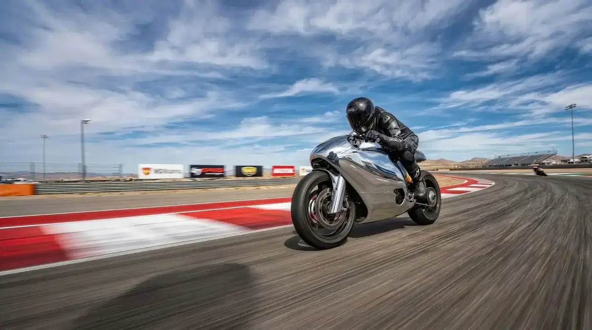 La trasformazione di Bandit9: la Ducati Monster 821 diventa un capolavoro futuristico