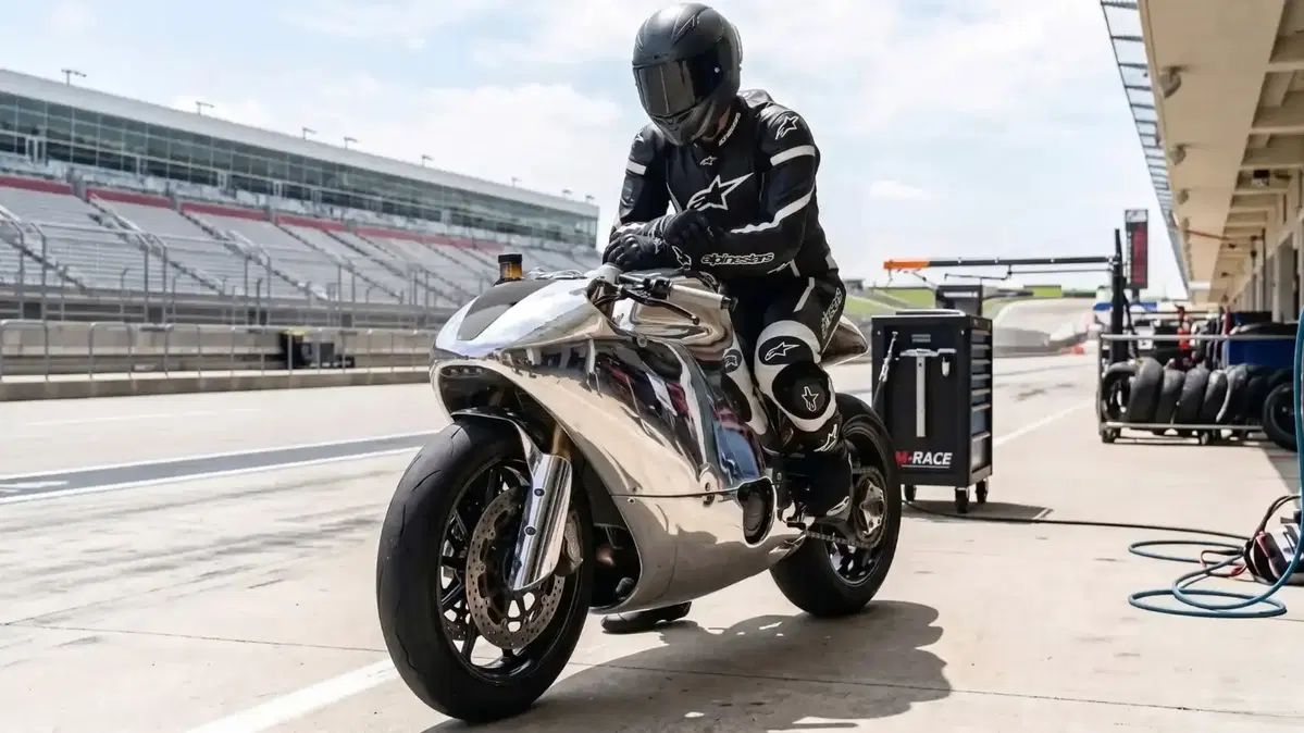 La trasformazione di Bandit9: la Ducati Monster 821 diventa un capolavoro futuristico (4)