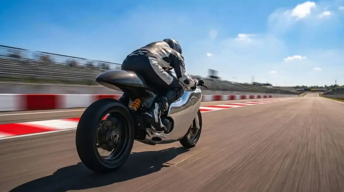 La trasformazione di Bandit9: la Ducati Monster 821 diventa un capolavoro futuristico (6)
