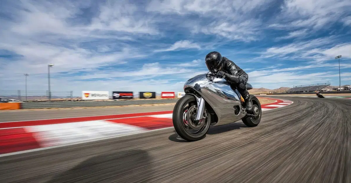 La trasformazione di Bandit9: la Ducati Monster 821 diventa un capolavoro futuristico