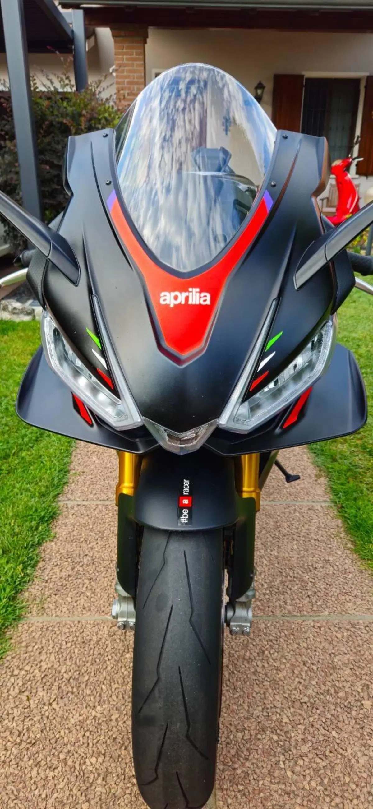 Aprilia RSV4 1100 Factory (2021 - 24) (3)