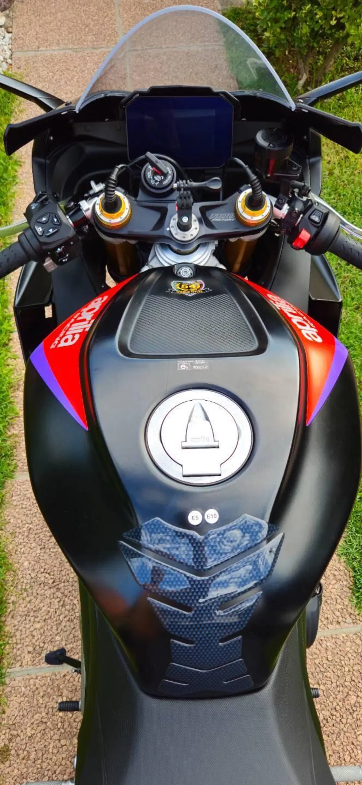 Aprilia RSV4 1100 Factory (2021 - 24) (5)