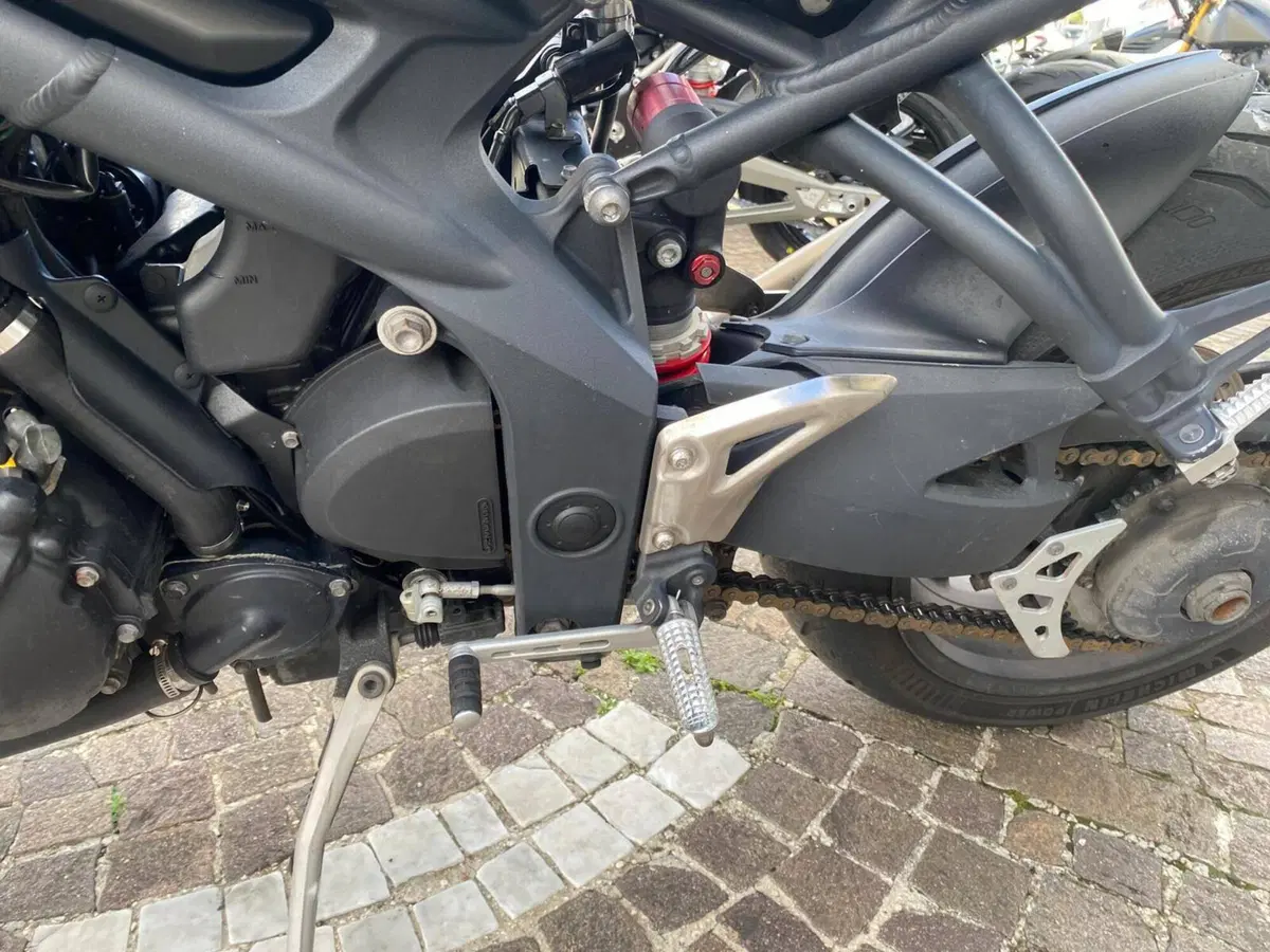 Triumph Speed Triple 1050 (2005 - 11) (9)