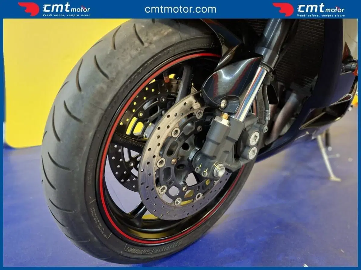 Yamaha YZF R6 (2006 - 07) (9)