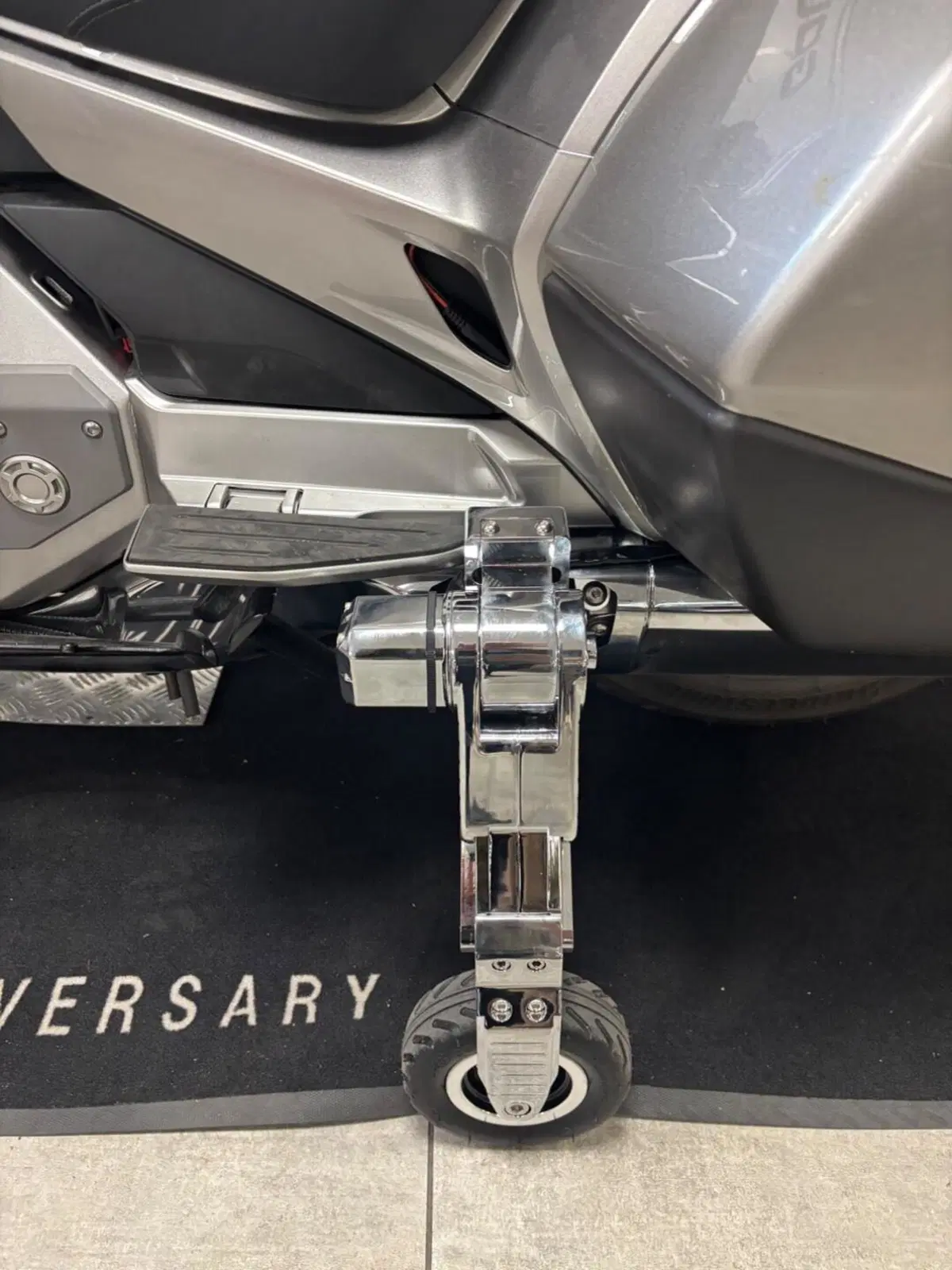 Carrello atterraggio maxi moto Bikers (2)