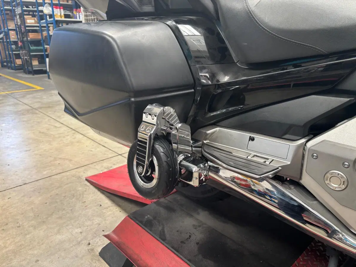 Carrello atterraggio maxi moto Bikers (5)