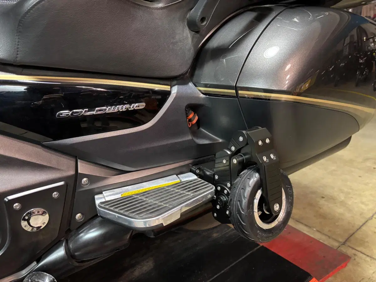 Carrello atterraggio maxi moto Bikers (14)