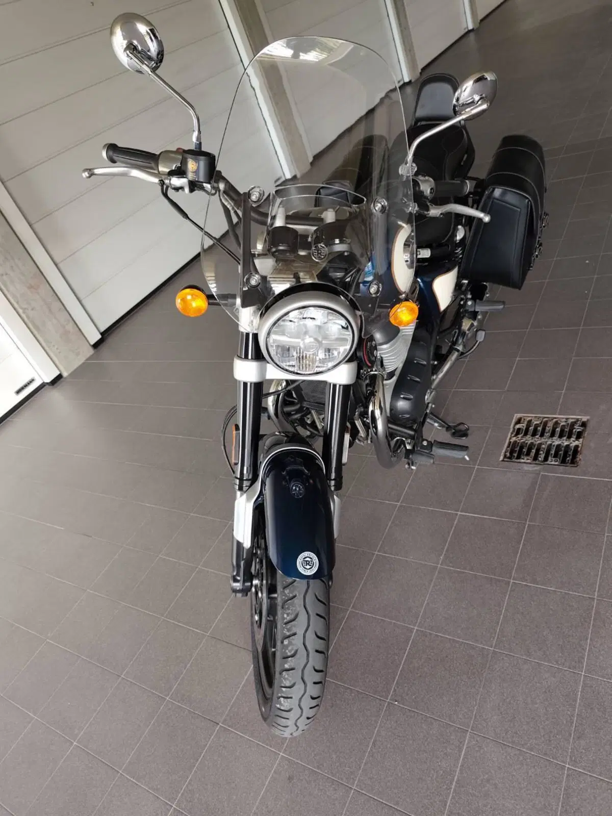 Royal Enfield Super Meteor 650 (2023 - 26) (6)