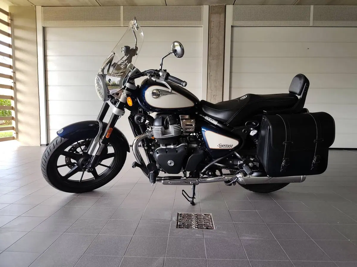Royal Enfield Super Meteor 650 (2023 - 26) (8)