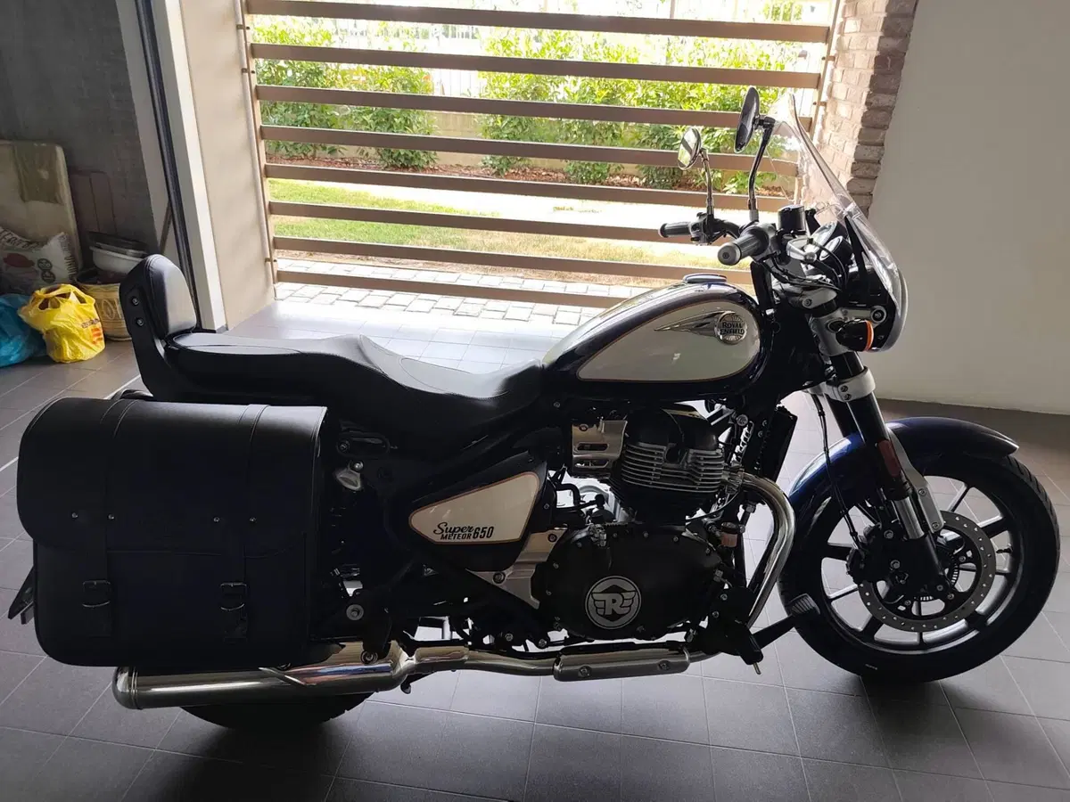 Royal Enfield Super Meteor 650 (2023 - 26) (9)