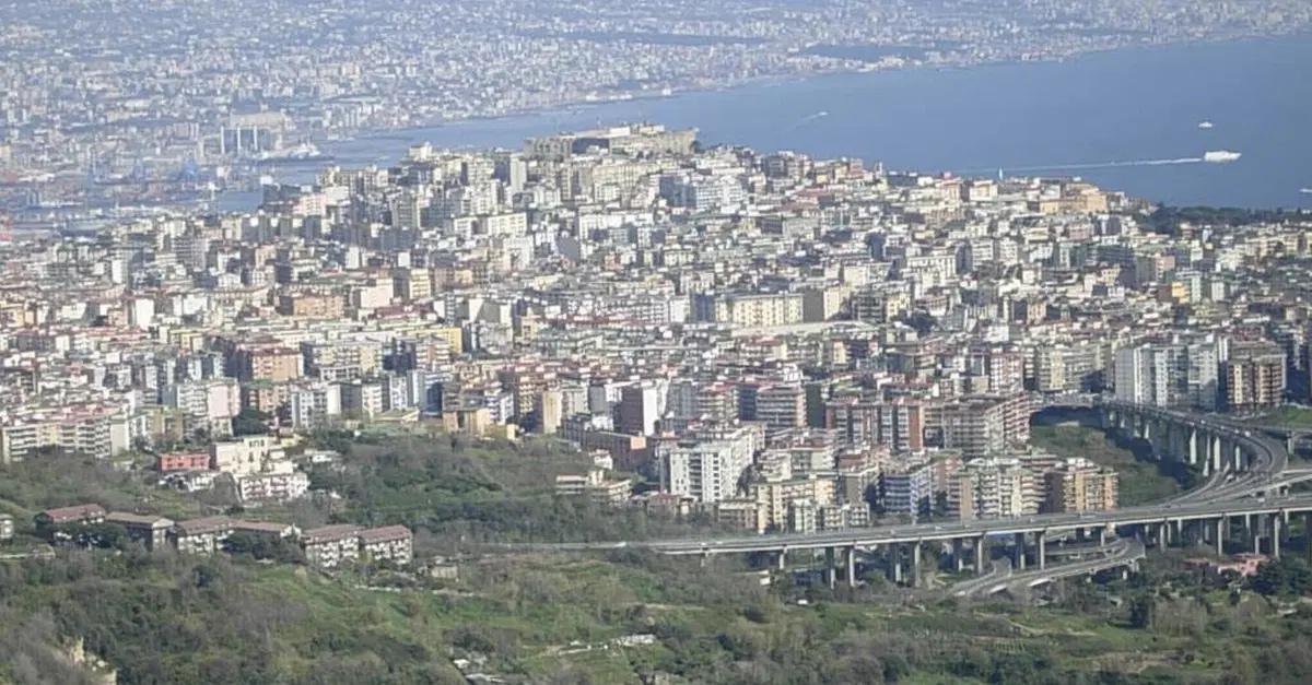Napoli, percorre 5 km contromano in tangenziale: colpito un motociclista 