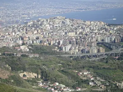 Napoli, percorre 5 km contromano in tangenziale: colpito un motociclista 