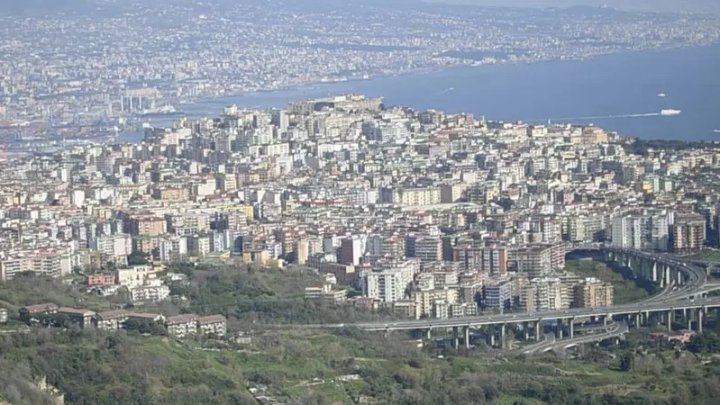 Napoli, percorre 5 km contromano in tangenziale: colpito un motociclista 