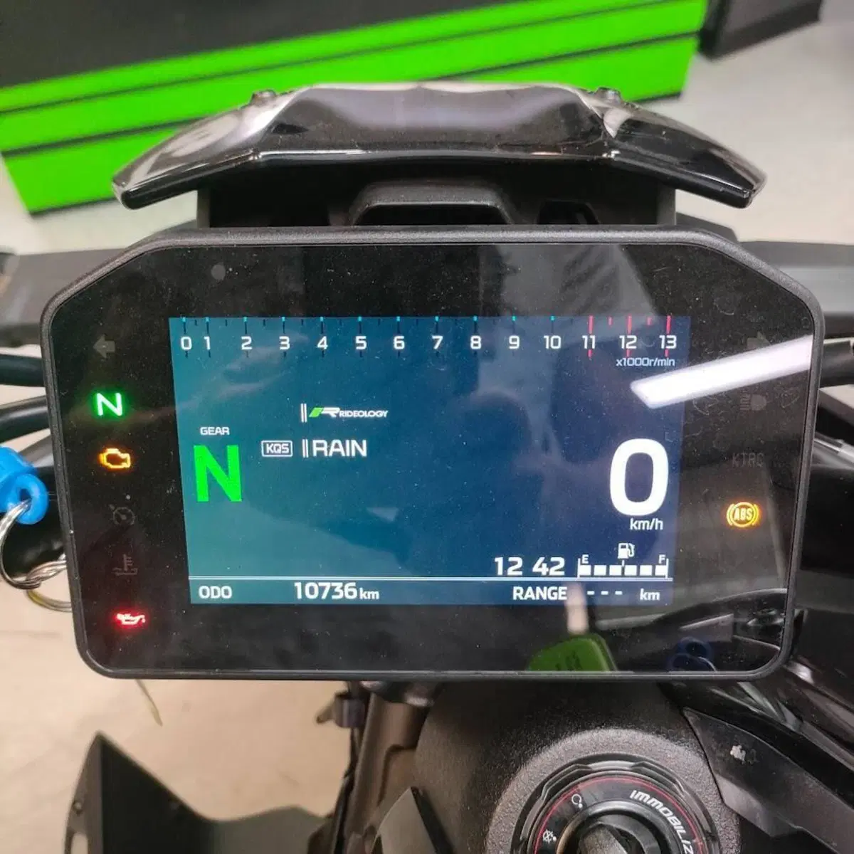 Kawasaki Z 900 (2025 - 26) (4)