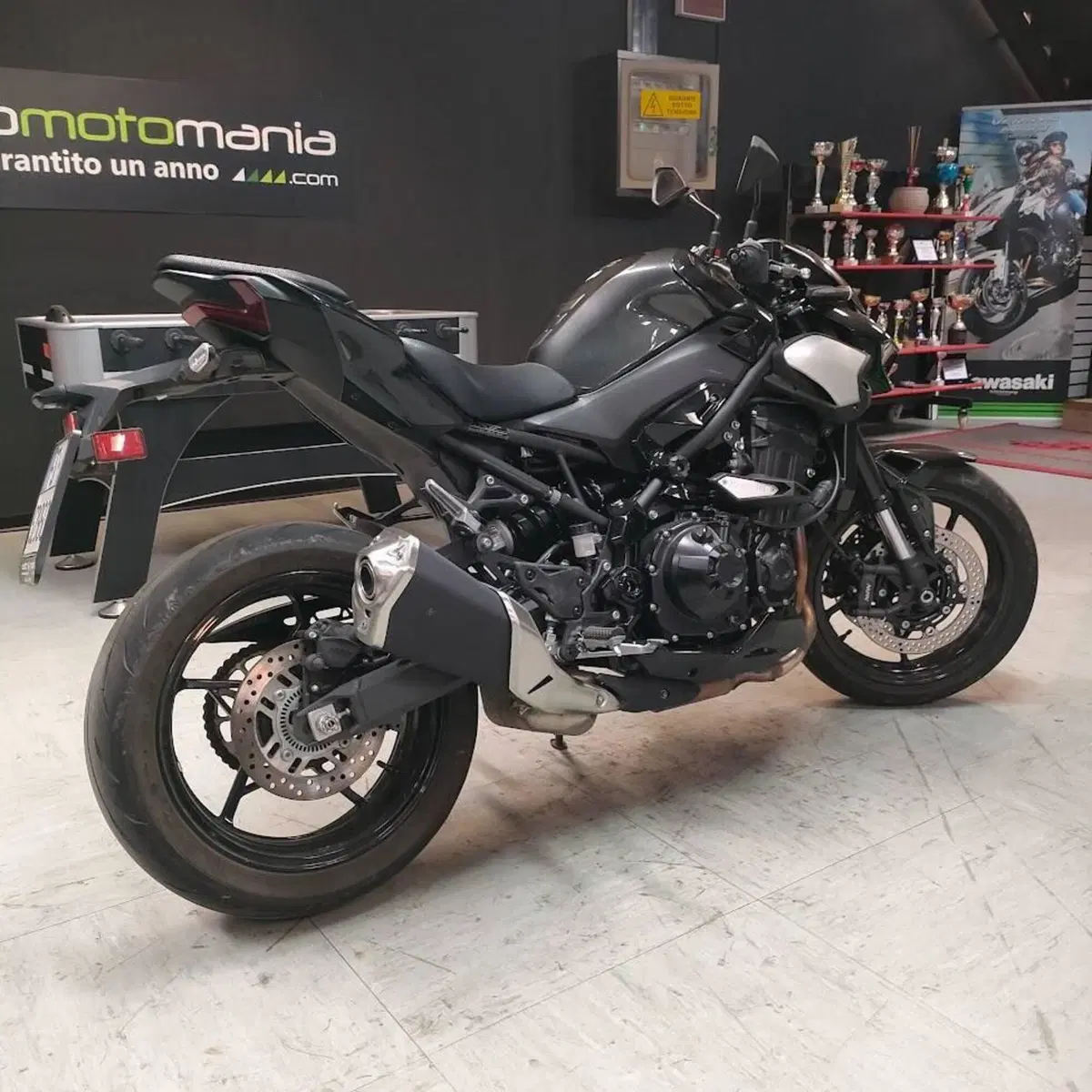 Kawasaki Z 900 (2025 - 26) (2)