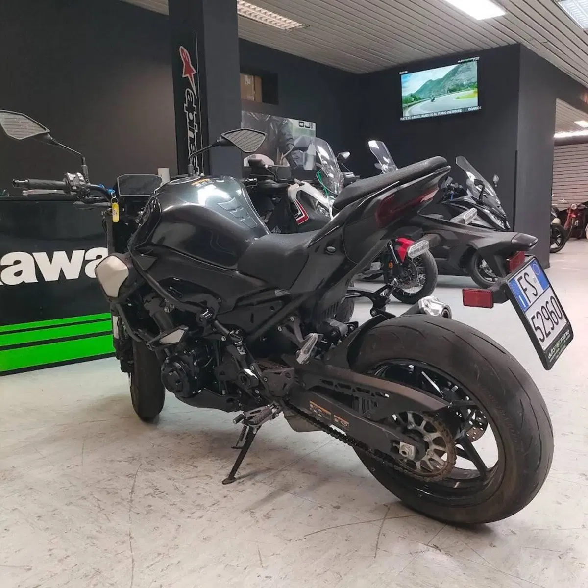 Kawasaki Z 900 (2025 - 26) (5)