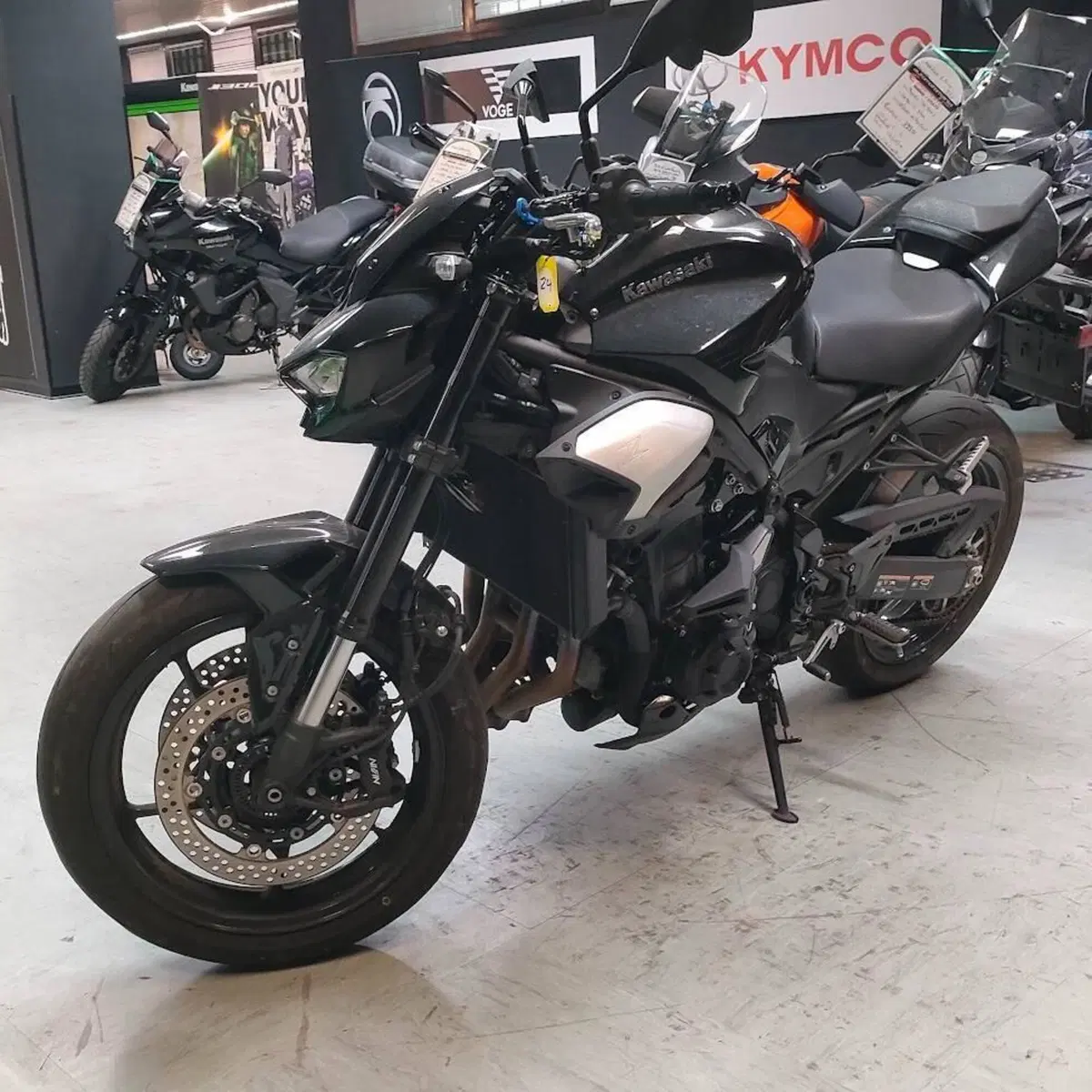 Kawasaki Z 900 (2025 - 26) (7)