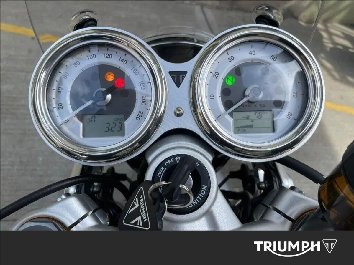 Triumph Thruxton RS (2020 - 25) (7)