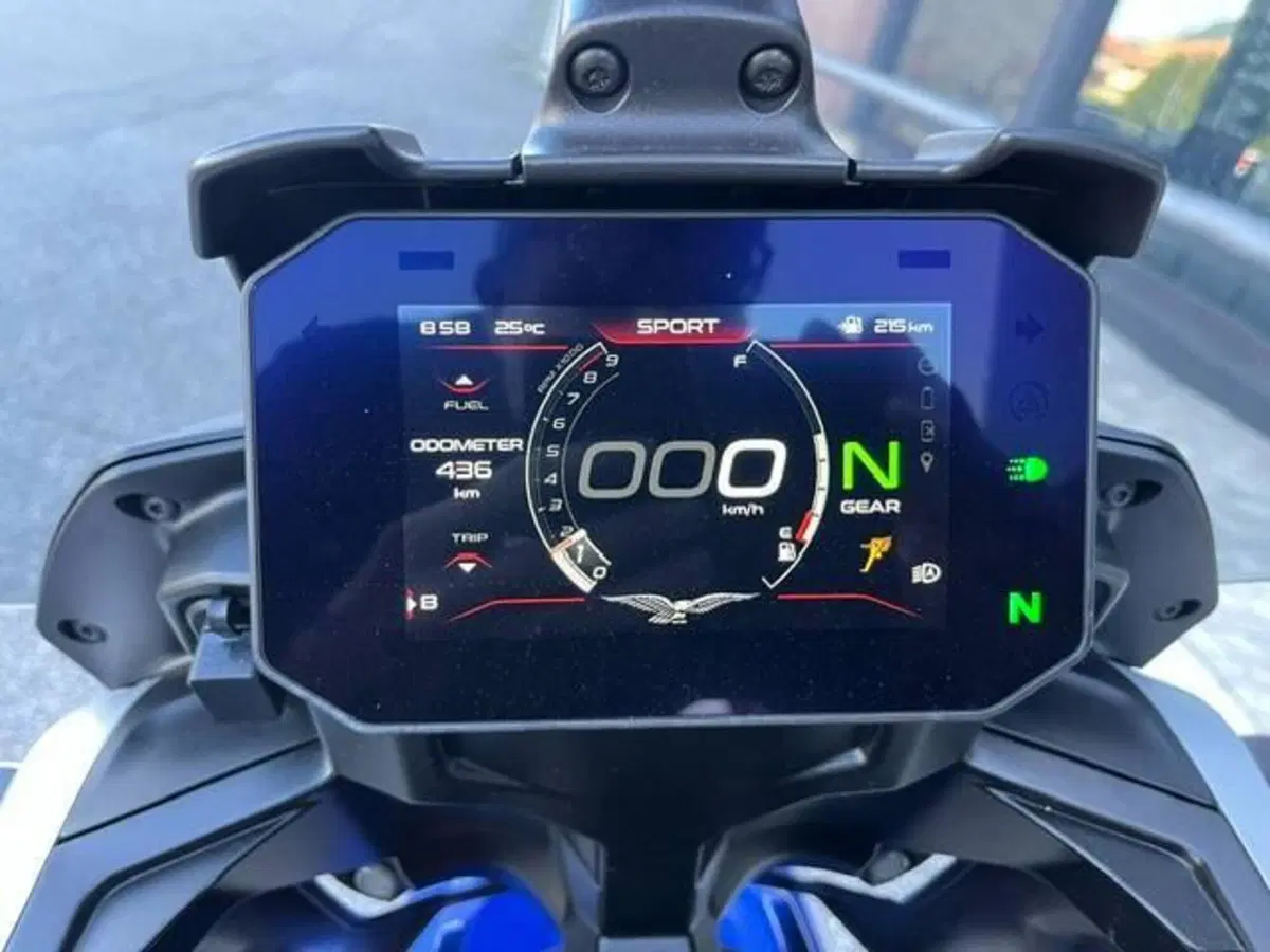 Moto Guzzi V85 TT (2024 - 26) (3)