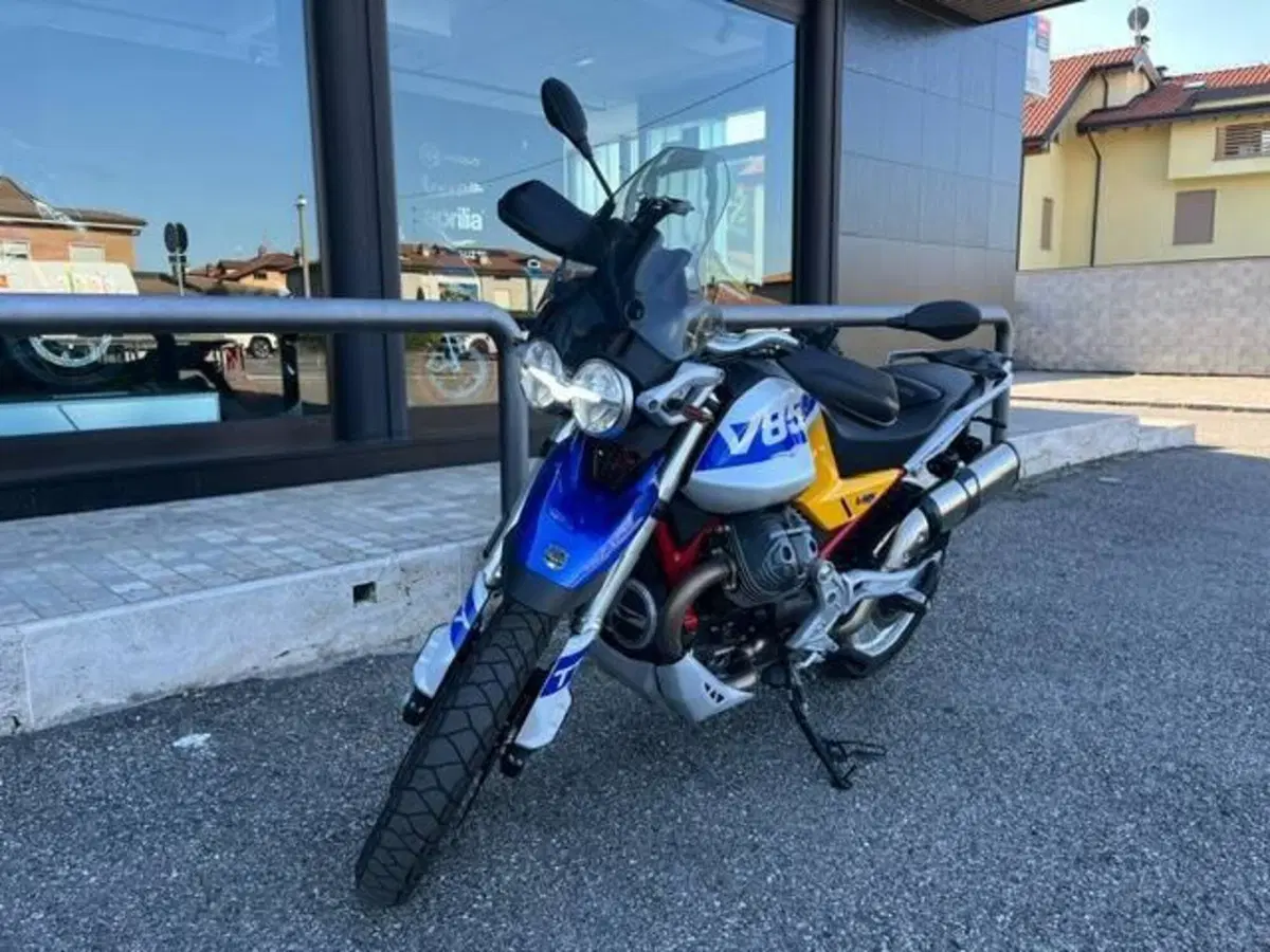 Moto Guzzi V85 TT (2024 - 26) (5)