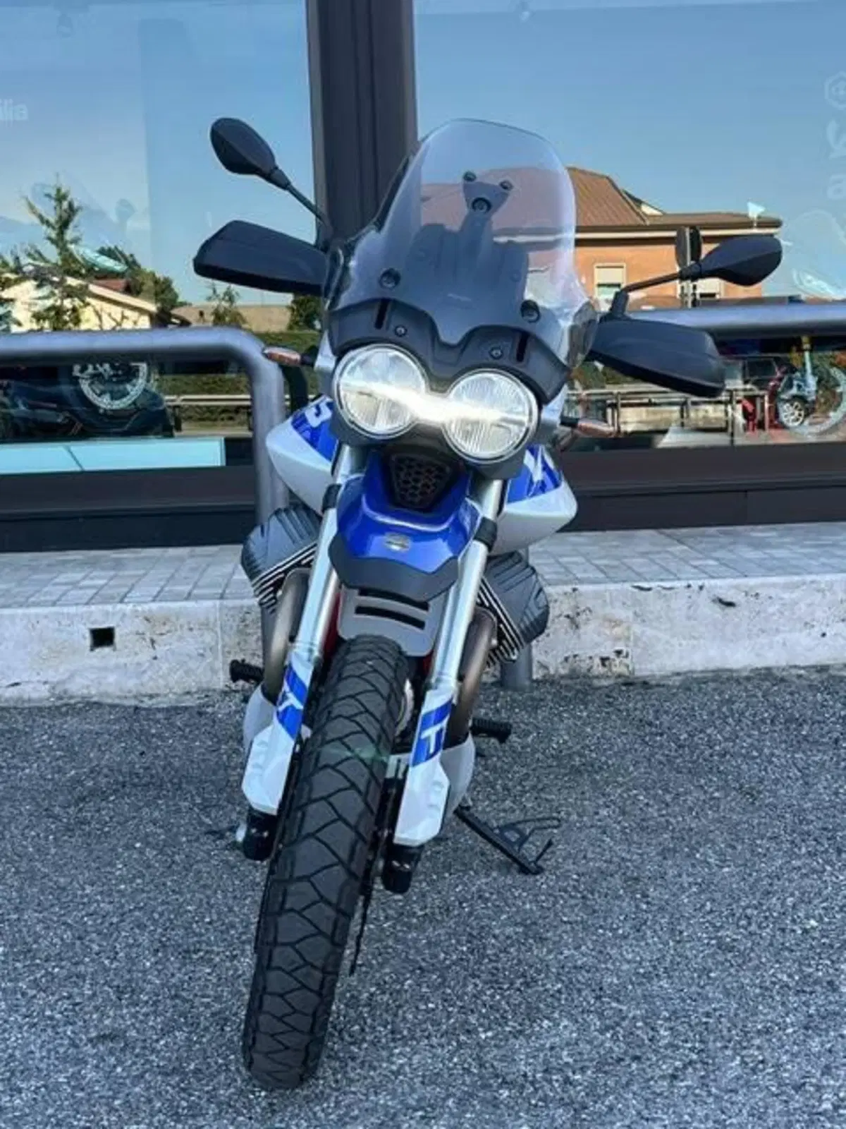 Moto Guzzi V85 TT (2024 - 26) (6)