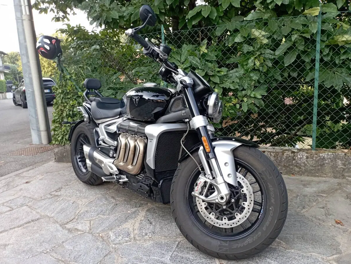 Triumph Rocket 3 R Chrome Edition (2023) (2)