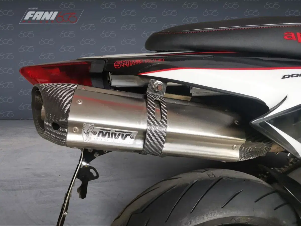 Aprilia Dorsoduro 750 ABS (2009 - 17) (7)