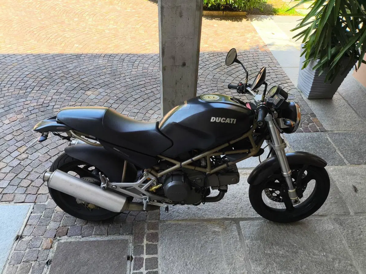 Ducati Monster 600 Dark (1998 - 01)