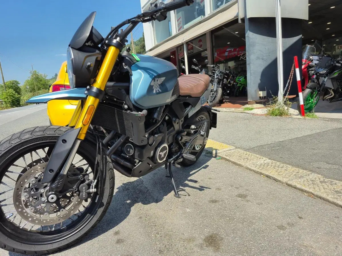Moto Morini SEIEMMEZZO SCR (2022 - 26) (10)