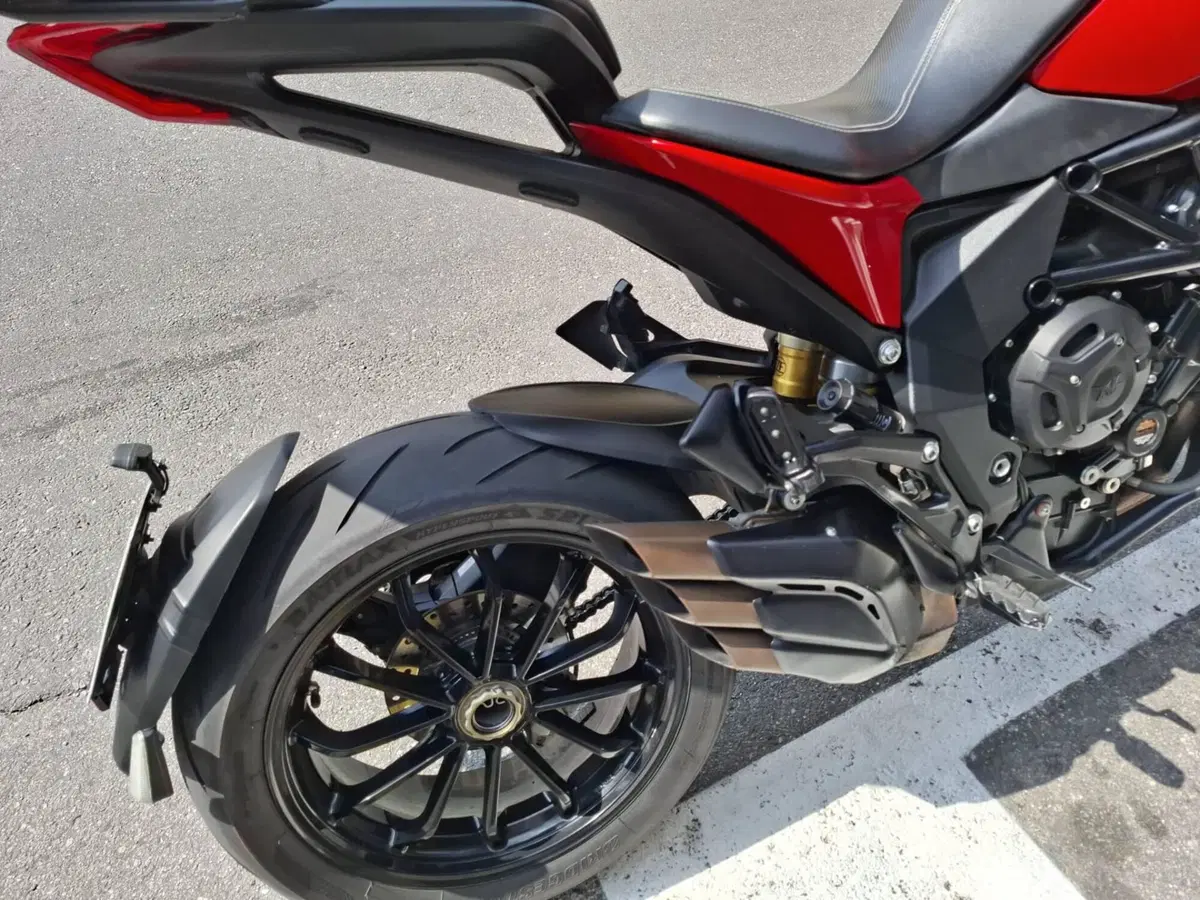 MV Agusta Turismo Veloce 800 Rosso (2021 - 23) (2)