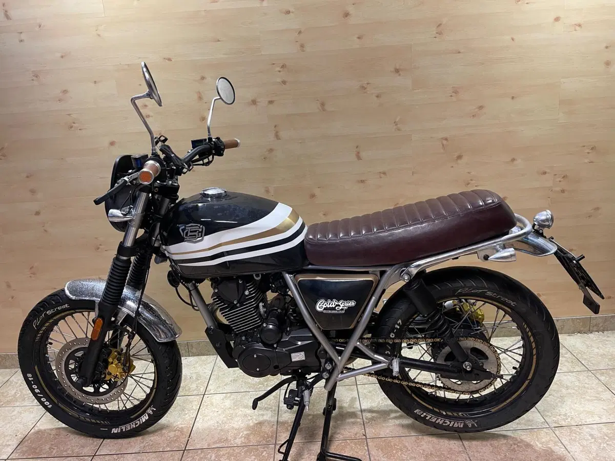Brixton Motorcycles BX 125 X Scrambler EFI ABS (2019) (6)