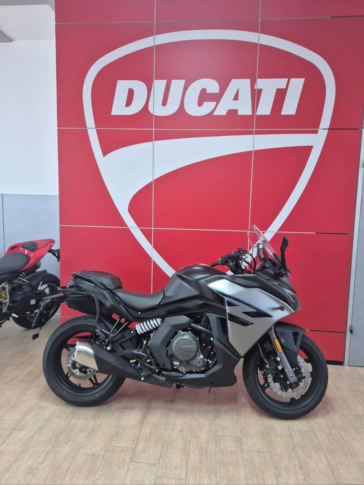 CFMOTO 650GT (2021 - 26) (4)