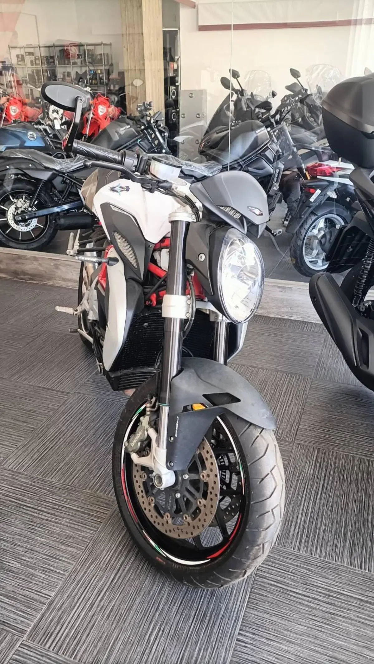 MV Agusta Brutale 800 EAS ABS (2016 - 19) (2)