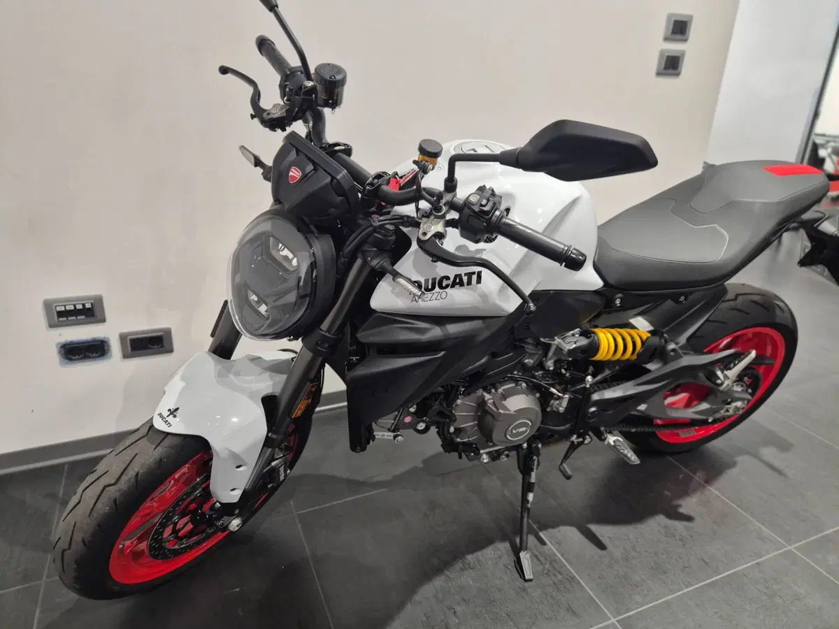 Ducati Monster 890 (2026) (7)