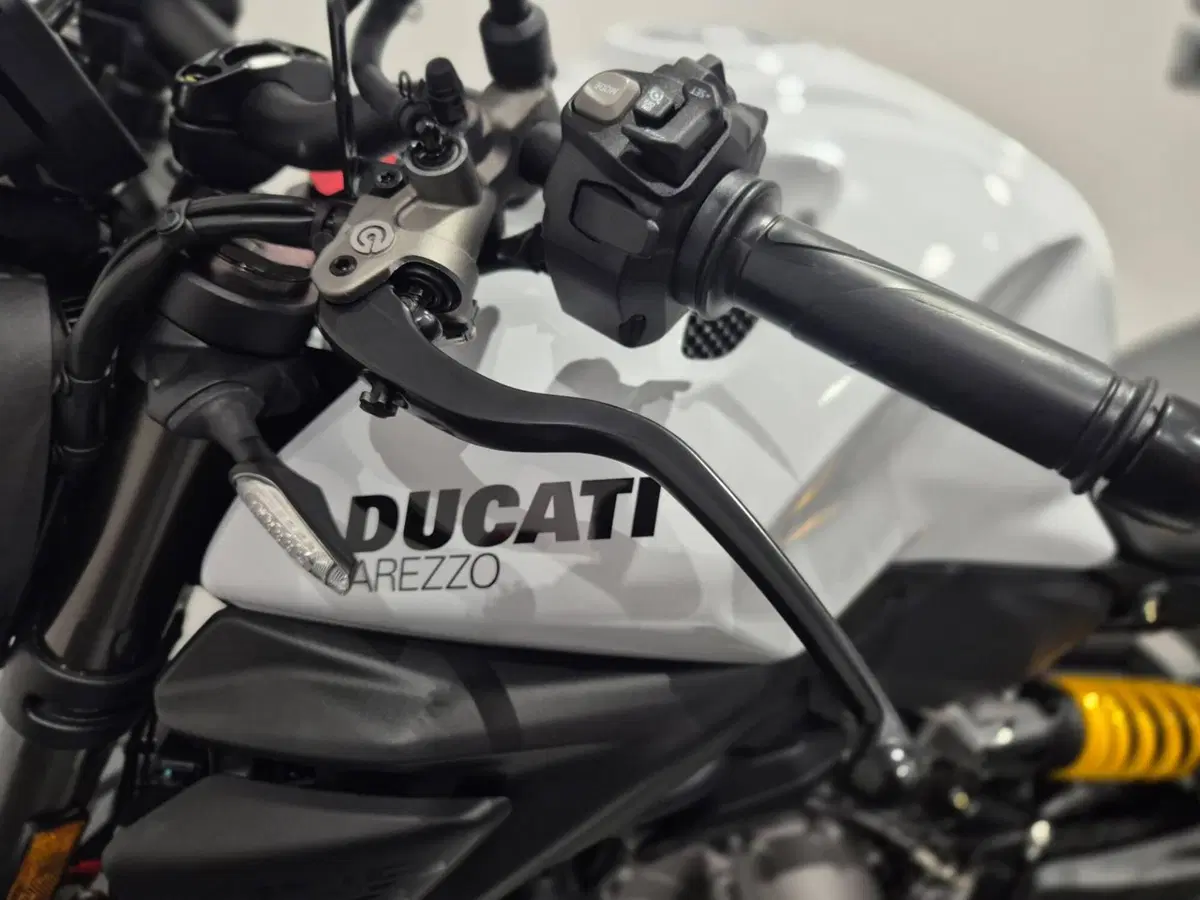 Ducati Monster 890 (2026) (11)