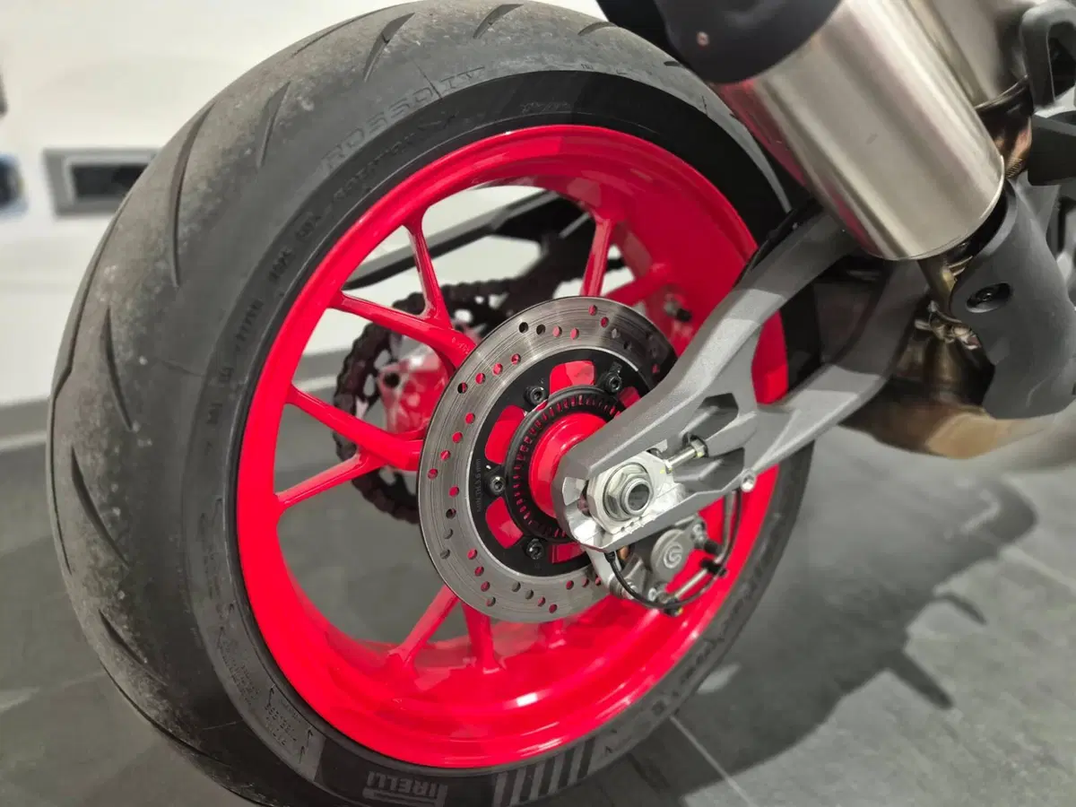 Ducati Monster 890 (2026) (18)