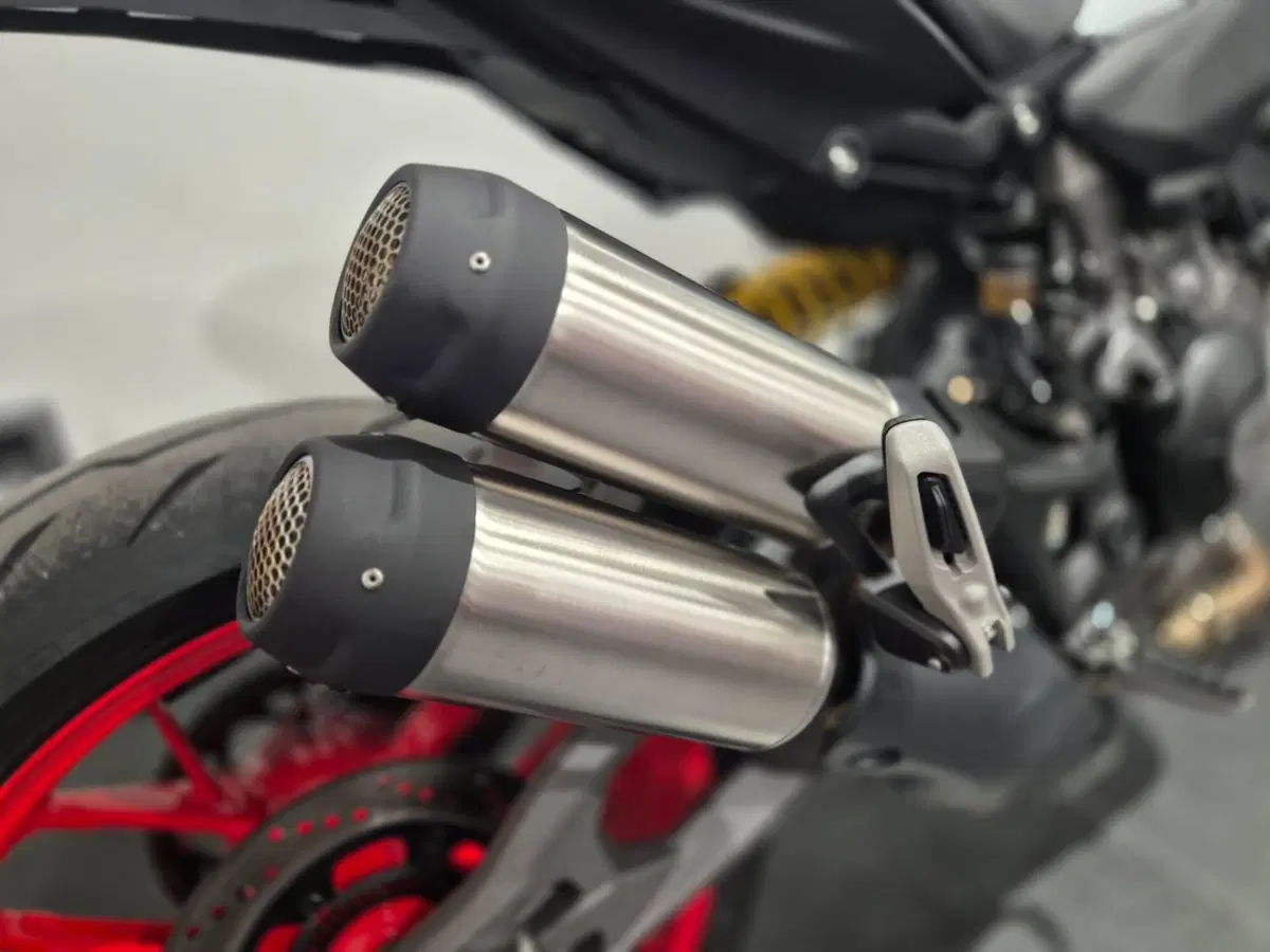 Ducati Monster 890 (2026) (13)