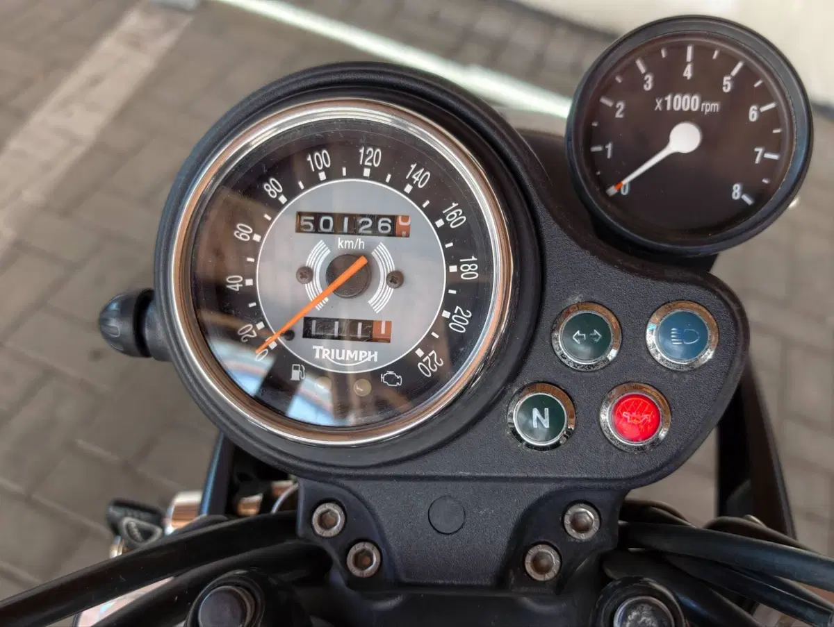 Triumph Bonneville SE (2009 - 13) (4)