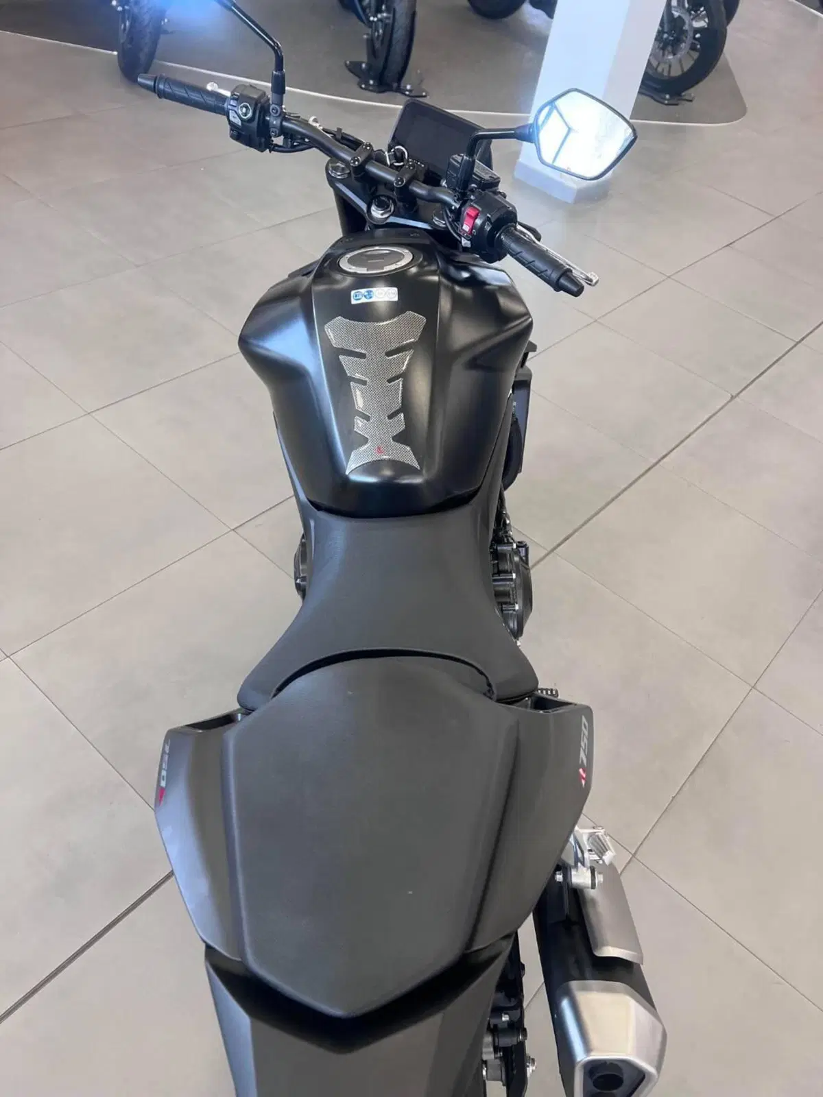 Honda CB 750 Hornet (2025) (4)
